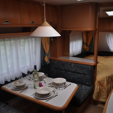 Nowoczesne Przyczepy Kempingowe Royal-camp Kemp *