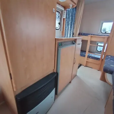 Campingplads Nowoczesne Przyczepy Kempingowe Royal-camp Chałupy