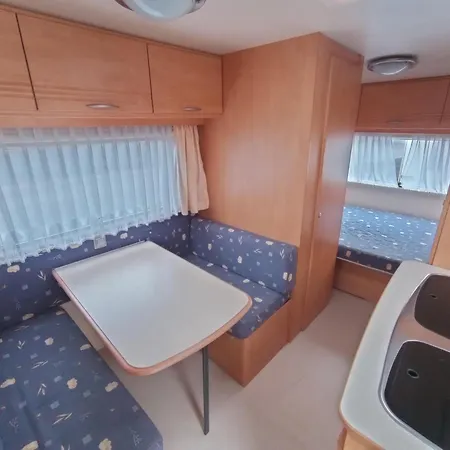 Nowoczesne Przyczepy Kempingowe Royal-camp *