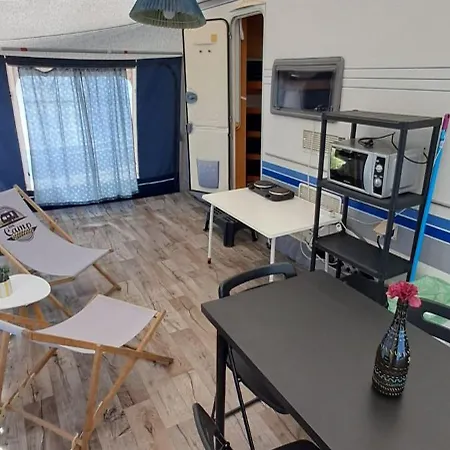 Nowoczesne Przyczepy Kempingowe Royal-camp *