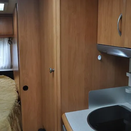 Camping Nowoczesne Przyczepy Kempingowe Royal-camp