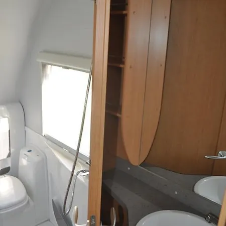 Nowoczesne Przyczepy Kempingowe Royal-camp Campingplatz Chałupy