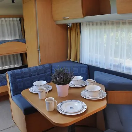 Campingplads Nowoczesne Przyczepy Kempingowe Royal-camp *