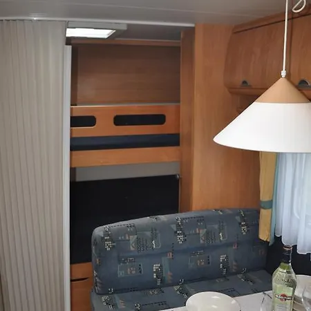 Campingplads Nowoczesne Przyczepy Kempingowe Royal-camp *