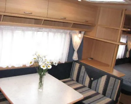 Campingplads Nowoczesne Przyczepy Kempingowe Royal-camp *