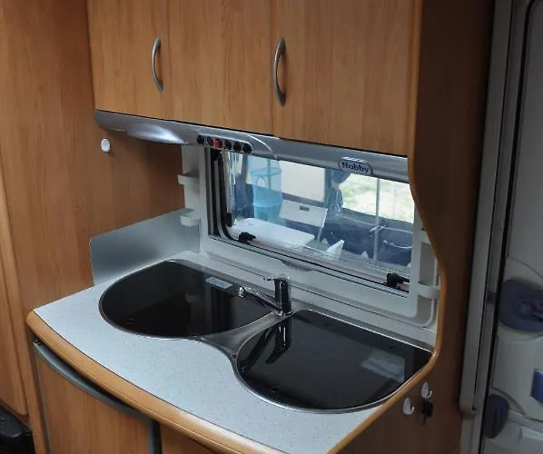 Nowoczesne Przyczepy Kempingowe Royal-camp *