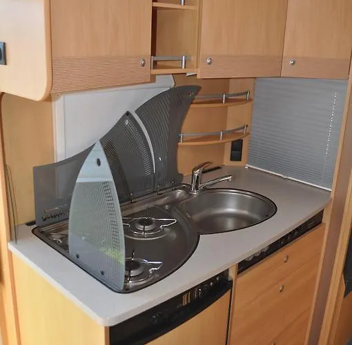 Kemping Nowoczesne Przyczepy Kempingowe Royal-camp Chałupy