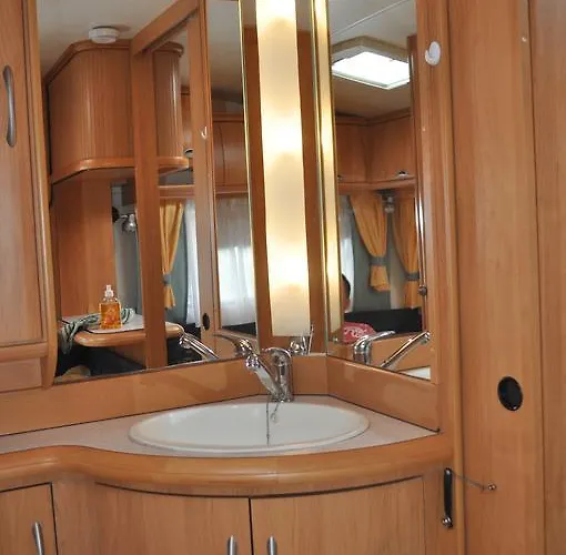 Nowoczesne Przyczepy Kempingowe Royal-camp Kemping *