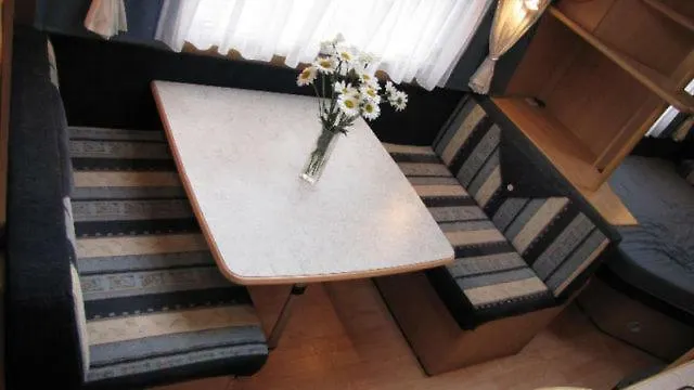 Nowoczesne Przyczepy Kempingowe Royal-camp * Chałupy